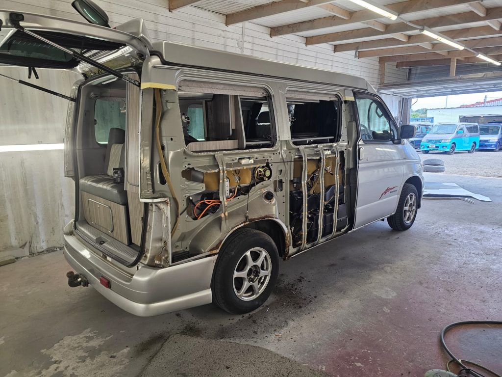 Mazda Bongo full restoration with new rear quarter panel