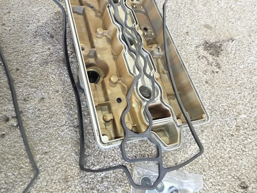 Mazda Bongo rocker cover gaskets
